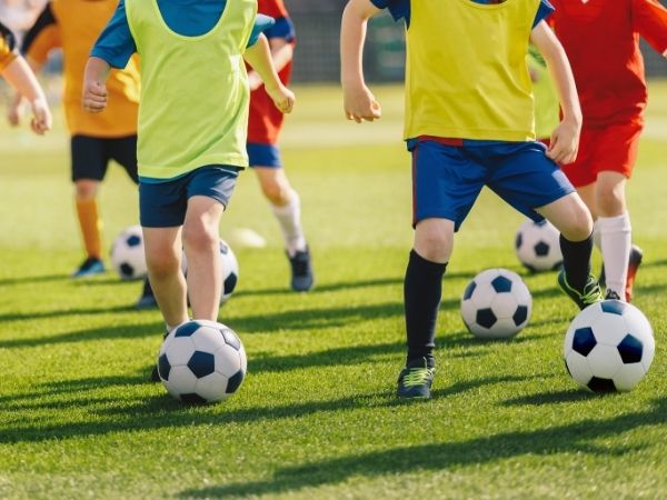 Lekcje piłki nożnej dla dzieci: podstawy sukcesu w tej dyscyplinie sportu